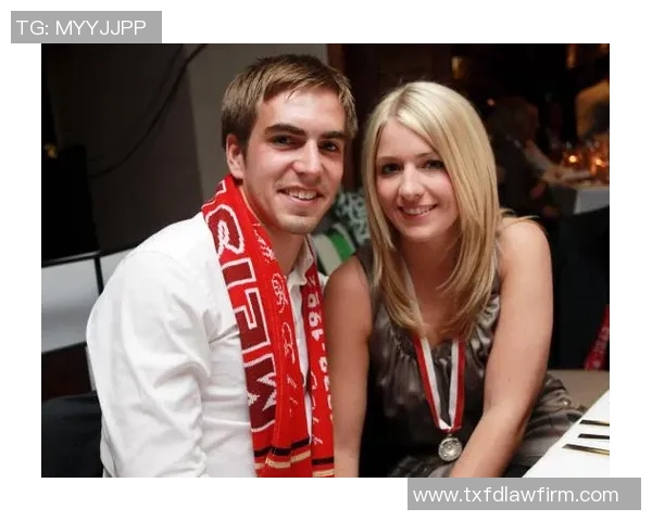 足球明星与美丽女友的浪漫生活揭秘与甜蜜瞬间分享