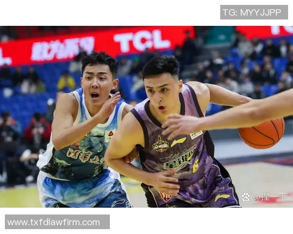 新疆广汇与广东宏远激战正酣谁能在CBA赛场上笑到最后